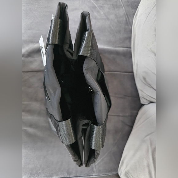 Lolë Mile-End Convertible Bag - Picture 3 of 3